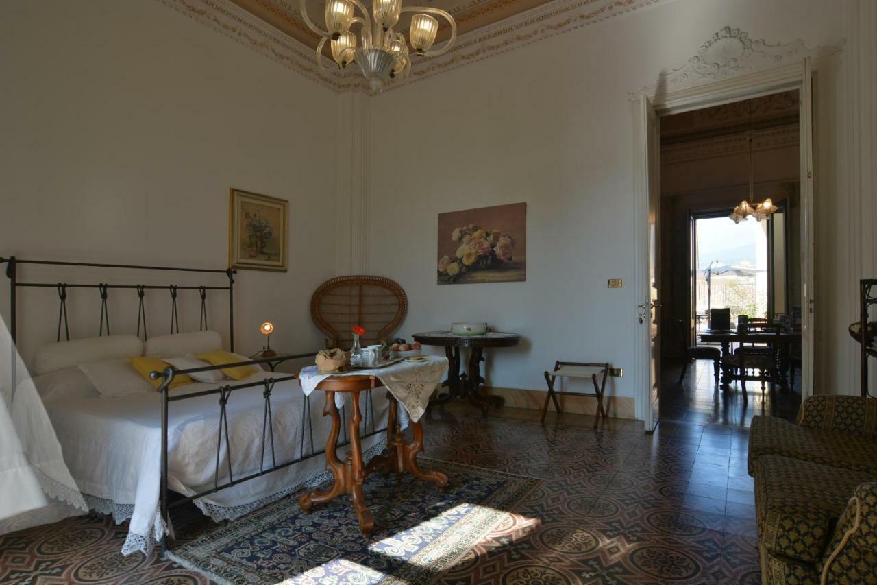 B&B Di Charme Camelie Palazzo Nicotra Riposto Exterior foto